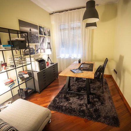 Cinematic Modern Flat, 100 Mt Da Ospedale Apartment ราเวนนา ภายนอก รูปภาพ