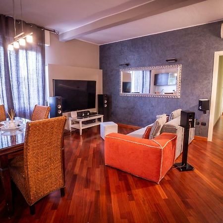 Cinematic Modern Flat, 100 Mt Da Ospedale Apartment ราเวนนา ภายนอก รูปภาพ
