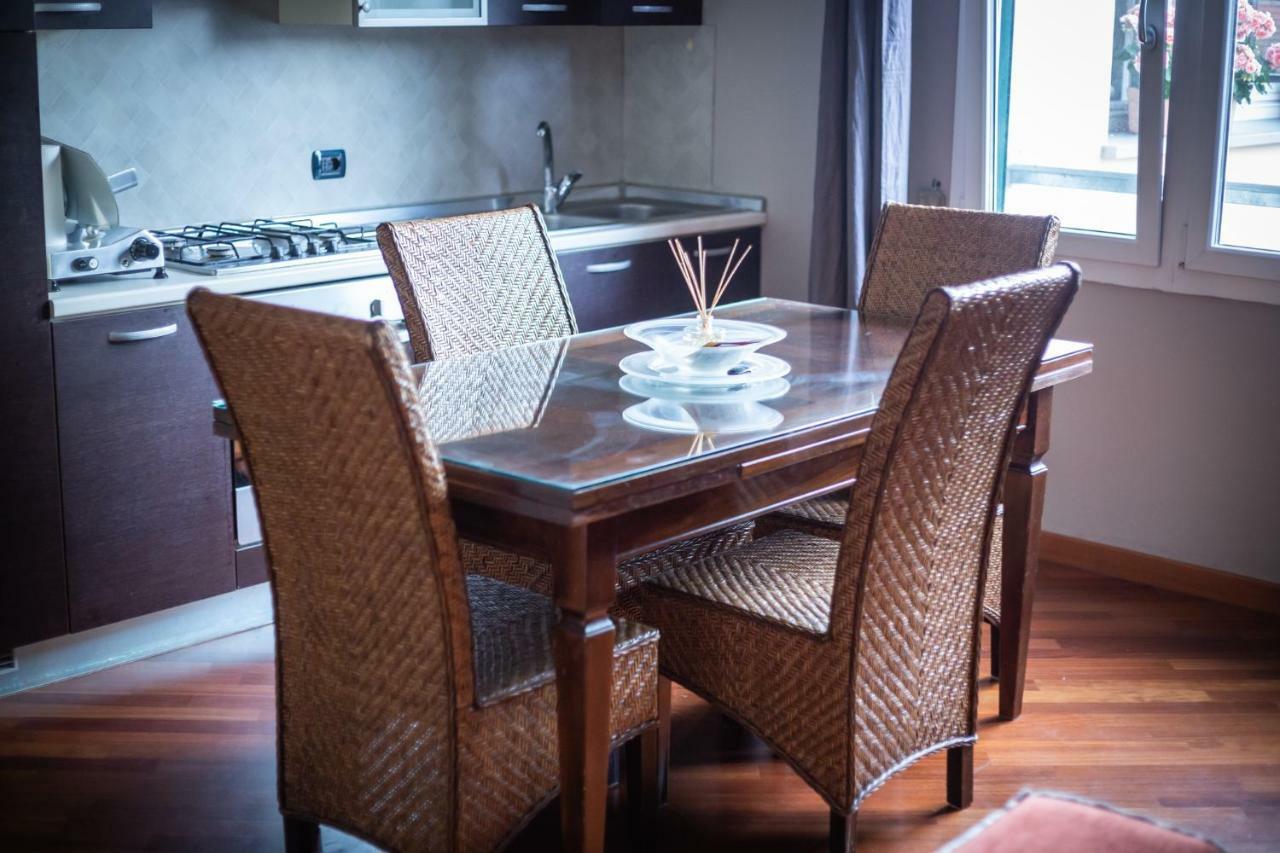 Cinematic Modern Flat, 100 Mt Da Ospedale Apartment ราเวนนา ภายนอก รูปภาพ