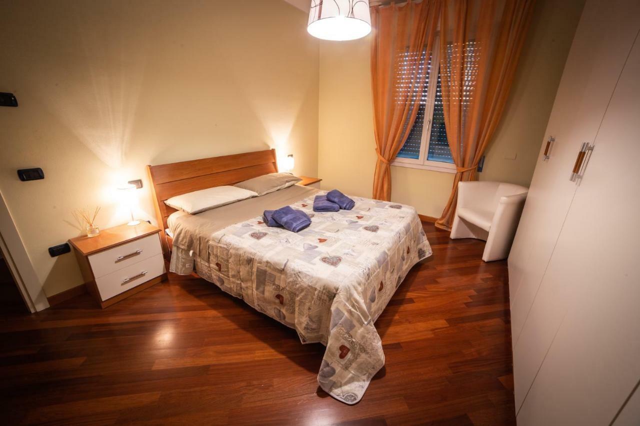 Cinematic Modern Flat, 100 Mt Da Ospedale Apartment ราเวนนา ภายนอก รูปภาพ