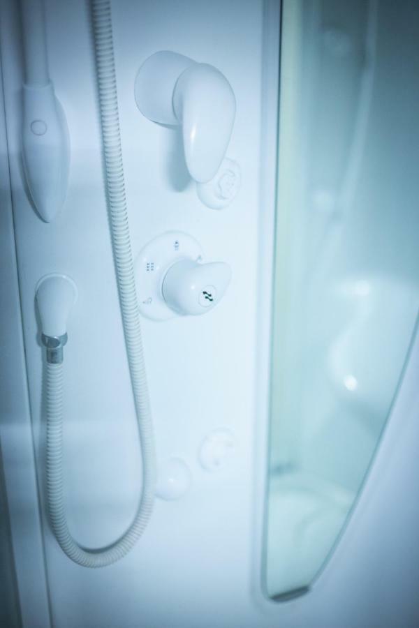 Cinematic Modern Flat, 100 Mt Da Ospedale Apartment ราเวนนา ภายนอก รูปภาพ